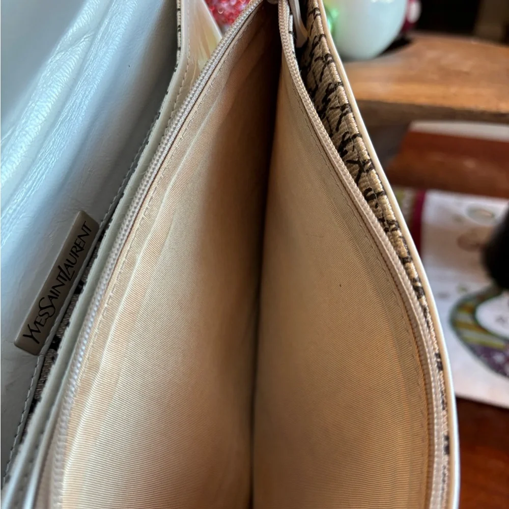 YSL Yves Saint Laurent Vintage
Clutch Off White Leather - Picture 6 of 9